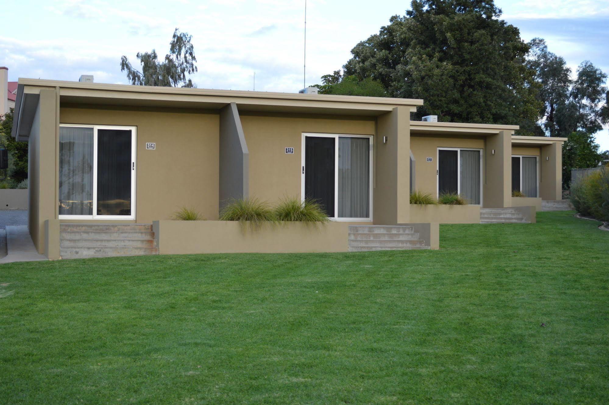 Community Hotel